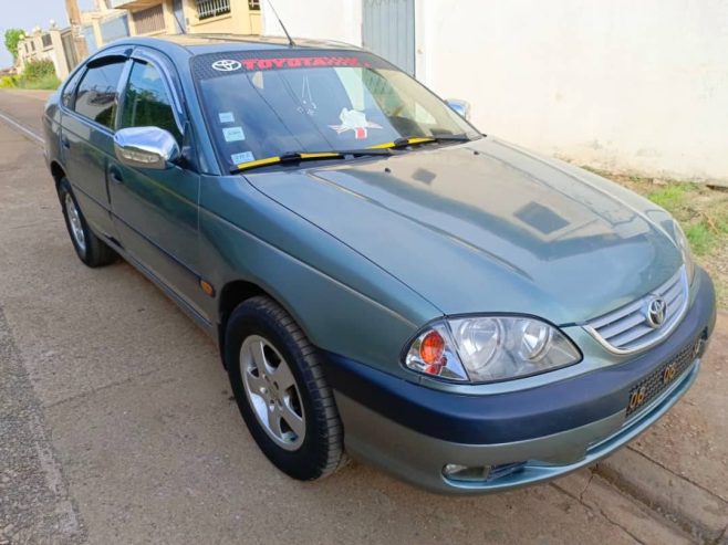 Toyota AVENSIS LIEFTBACK à vendre Yaoundé