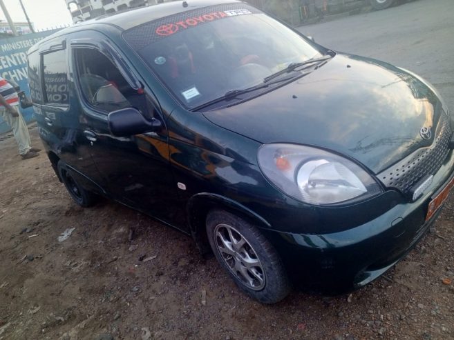 Toyota Yaris verso Manuelle Essence à vendre Douala.