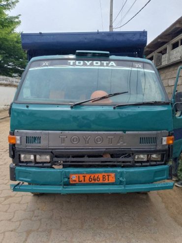 toyota dyna 350 à vendre à douala.