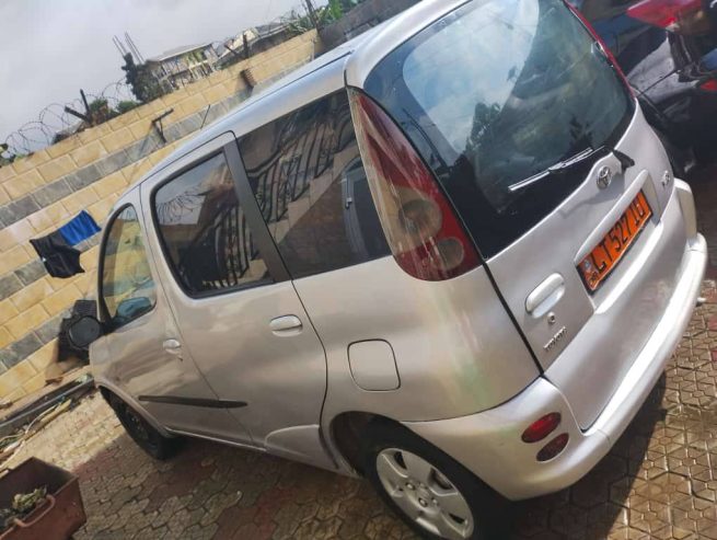 yaris verso à vendre à douala