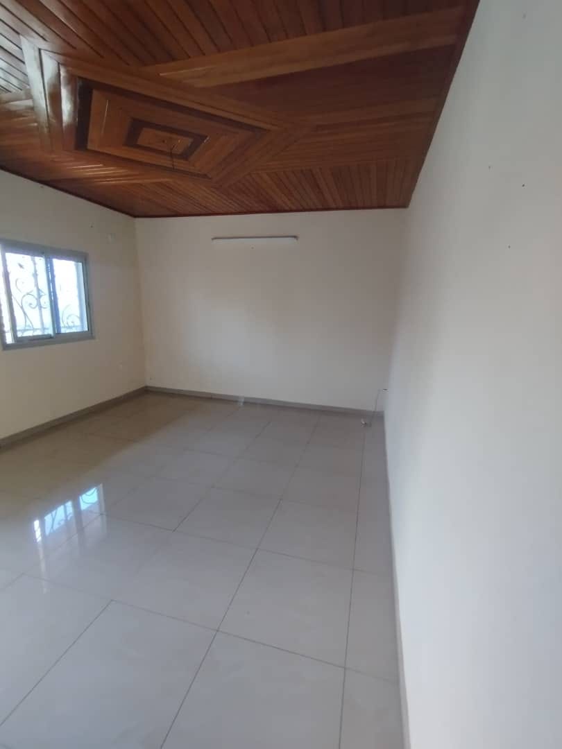 studio moderne à louer à douala.