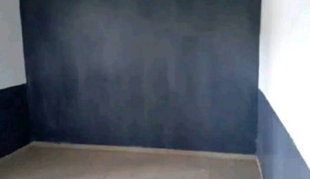 Studio à louer à ndogbong zachman au rez de chaussée