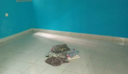 Jolie et vaste chambre moderne à ndogbong près du goudron