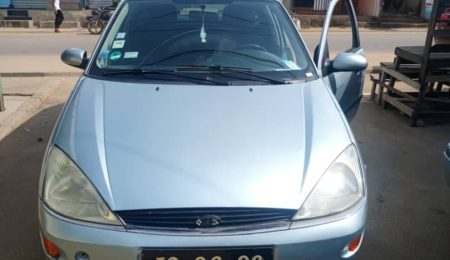 Chocho ford focus annee 2004 essence climatisation origine manuelle volant