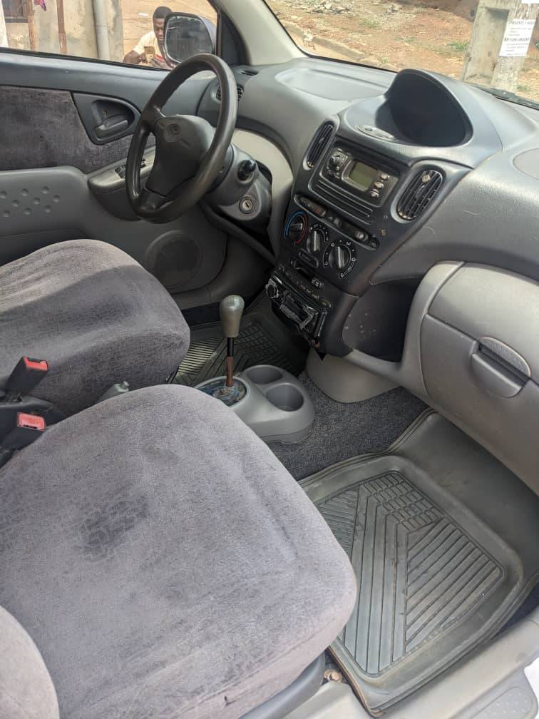 Toyota Yaris verso Nouvellement Immatriculé Yaoundé