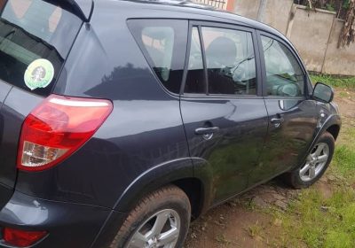 RAV4 2008 2 ans au pays Manuelle Diesel Climatisee 4*4