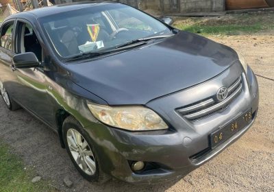 Corolla coupe police tout propre année 2009 , récemment immatriculé,