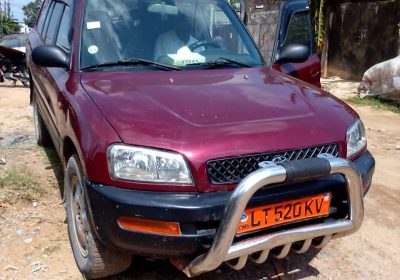 Toyota rav4 annee 1999 essence automatique 4×4 volant direct nbr