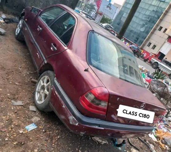 Mercedes c180  à vendre à douala.